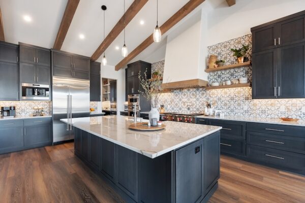 Grade R Kitchen Chef's Kitchens: Professional-Grade Appliances for Home